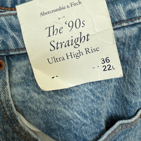 Abercrombie & Fitch '90s Straight Ultra High Rise Jeans - Picture 2 of 16